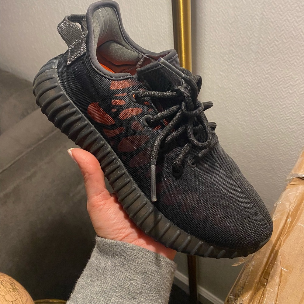 Yeezy Boost 350 V2